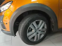Usado Dacia Sandero Expression 91 CV (66 kW) 2022 Naranja Berlina