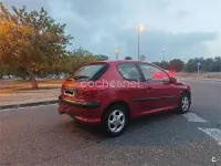 Usado Peugeot 206 75 CV (55 kW) 2000 Granate Berlina