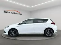Begagnad Toyota Auris Hybrid Edition 136 HK (100 kW) 2018 Vit Sedan