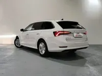 Usado Skoda Octavia Ambition 150 CV (110 kW) 2024 Blanco Familiar