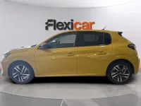 Usado Peugeot 208 Allure 101 CV (74 kW) 2023 Amarillo Utilitario