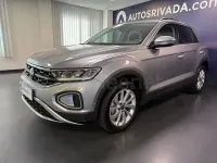 Usado VW T-Roc Life 115 CV (84 kW) 2023 Gris / plata SUV