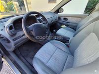 Usado Renault Laguna 115 CV (84 kW) 1999 Gris / plata Berlina