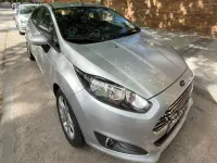 Usado Ford Fiesta Trend 82 CV (60 kW) 2013 Gris Berlina