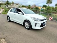 Usado Kia Rio Plus 84 CV (61 kW) 2017 Blanco Berlina