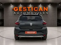 Usado Dacia Sandero Essentiel 91 CV (66 kW) 2022 Gris Utilitario