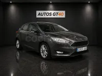 Usado Ford Focus Trend 125 CV (91 kW) 2015 Gris / plata Berlina