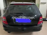 Usado Mercedes C180 156 CV (114 kW) 2010 Negro Familiar