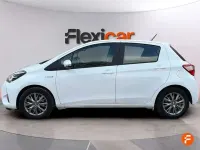 Usado Toyota Yaris Active 99 CV (72 kW) 2018 Blanco Utilitario