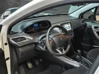Usado Peugeot 2008 Active 82 CV (60 kW) 2014 Blanco SUV