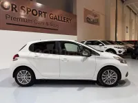Usado Peugeot 208 Access 82 CV (60 kW) 2017 Blanco Utilitario