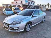 Usado Renault Laguna III Dynamique 110 CV (80 kW) 2011 Gris / plata Berlina