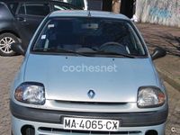 Usado Renault Clio II 60 CV (44 kW) 1999 Gris / plata Berlina