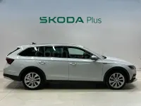 Usado Skoda Octavia Scout 4x4 150 CV (110 kW) 2022 Gris / plata Familiar