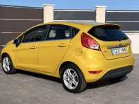 Usado Ford Fiesta Titanium 95 CV (69 kW) 2013 Amarillo Utilitario