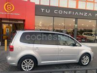 Usado VW Touran Advance 105 CV (77 kW) 2015 Gris / plata Monovolumen