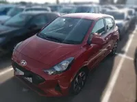 Usado Hyundai i10 67 CV (49 kW) 2023 Rojo Utilitario