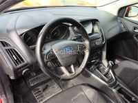 Usado Ford Focus Trend 125 CV (91 kW) 2015 Rojo Familiar