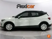 Usado Seat Arona Style 110 CV (80 kW) 2022 Blanco SUV