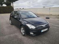 Usado Hyundai i30 Comfort 109 CV (80 kW) 2011 Negro Utilitario