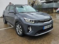Usado Kia Stonic 100 CV (73 kW) 2022 Gris / plata SUV