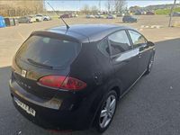 Usado Seat Leon Sport 140 CV (102 kW) 2007 Negro Utilitario