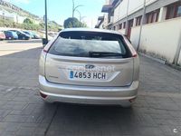 Usado Ford Focus Trend 100 CV (73 kW) 2011 Gris / plata Berlina