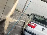 Usado Seat Cordoba 60 CV (44 kW) 1999 Gris / plata Berlina