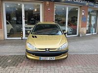 Usado Peugeot 206 75 CV (55 kW) 2005 Amarillo Familiar