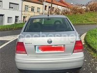 Usado VW Bora Trendline 110 CV (80 kW) 2001 Gris / plata Berlina