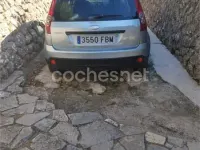 Usado Ford Fiesta Ghia 80 CV (58 kW) 2006 Gris / plata Utilitario