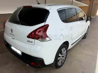 Usado Peugeot 3008 Style 120 CV (88 kW) 2014 Blanco Familiar