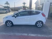 Usado Ford Fiesta Trend 68 CV (50 kW) 2009 Blanco Berlina