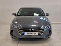 Usado Hyundai Elantra Style 136 CV (100 kW) 2017 Gris / plata Berlina