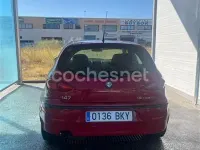 Usado Alfa Romeo 147 Progression 120 CV (88 kW) 2001 Rojo Utilitario