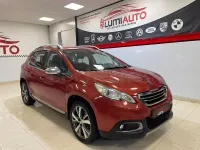 Usado Peugeot 2008 Allure 100 CV (73 kW) 2015 Naranja SUV