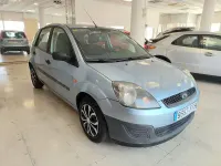 Usado Ford Fiesta Ghia 80 CV (58 kW) 2006 Azul Utilitario