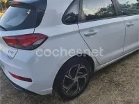 Usado Hyundai i30 120 CV (88 kW) 2021 Blanco Berlina