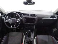 Usado VW Tiguan Sportline 150 CV (110 kW) 2023 Gris / plata SUV