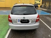 Usado Skoda Fabia Elegance 90 CV (66 kW) 2012 Gris / plata Familiar