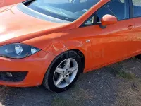 Usado Seat Leon Reference 105 CV (77 kW) 2010 Naranja Utilitario