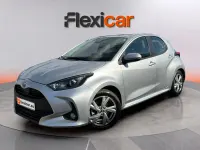 Usado Toyota Yaris Hybrid Active 116 CV (85 kW) 2025 Gris Berlina