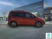 Usado Renault Kangoo Techno 130 CV (95 kW) 2023 Naranja Monovolumen