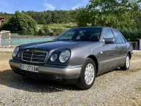 Usado Mercedes E230 Elegance 150 CV (110 kW) 1997 Gris Berlina