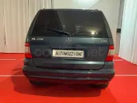 Usado Mercedes ML270 163 CV (119 kW) 2002 Negro SUV