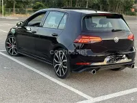 Usado VW Golf VII GTI 245 CV (180 kW) 2018 Negro Berlina