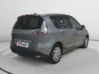 Usado Renault Scénic Zen 132 CV (97 kW) 2016 Gris / plata Monovolumen