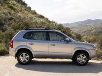 Usado Hyundai Tucson Style 112 CV (82 kW) 2005 Gris / plata SUV