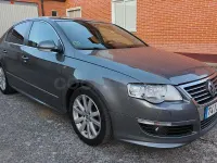 Usado VW Passat Sportline 140 CV (102 kW) 2005 Gris / plata Berlina