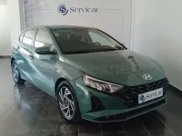 Usado Hyundai i20 100 CV (73 kW) 2025 Verde Utilitario